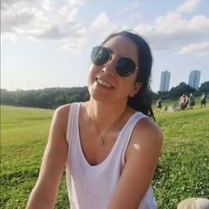 Meet your Posher, Claire